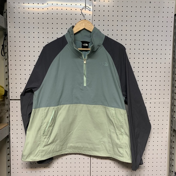 The North Face Jackets & Blazers - Women's The North Face Class V Pullover Size XL